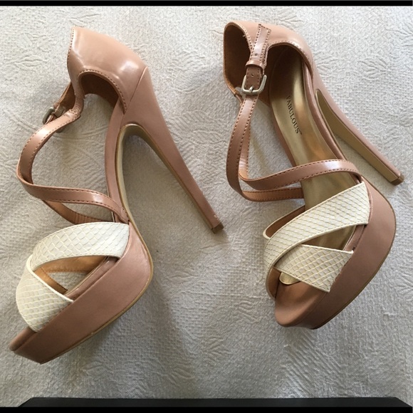Just Fabulous size 9 shoes. Tawney design, color nude. Like new condition. - Picture 7 of 12